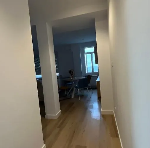 Lägenhet Maestranzamarycentro *